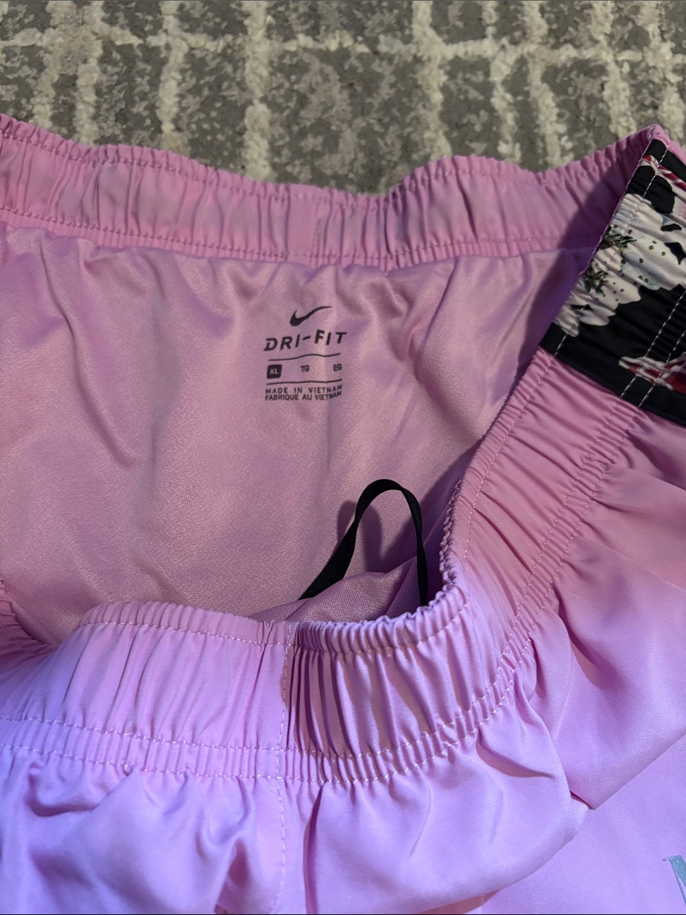Nike - Picture 3 of 6